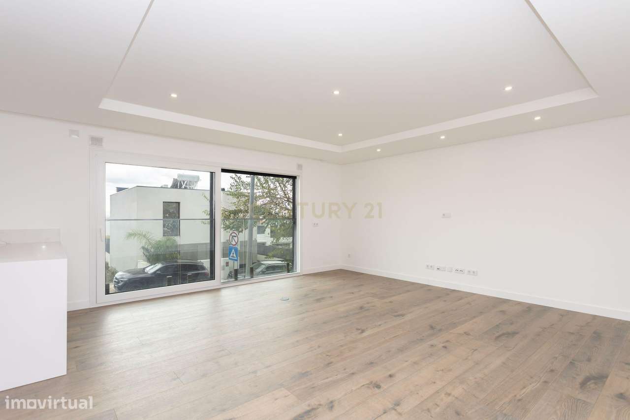 Dois Apartamentos Modernos (T3 + T2) na Qta. do Desembargador – Feijó-31