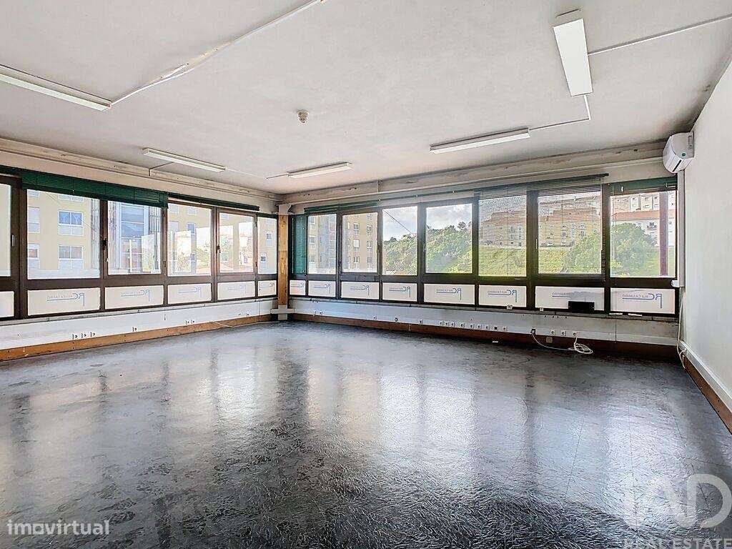 Escritório T1 em Beato de 48,00 m2 - Grande imagem: 2/22