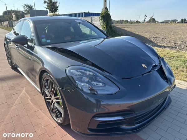 Porsche Panamera 4 E-Hybrid 10 Years Edition - 13