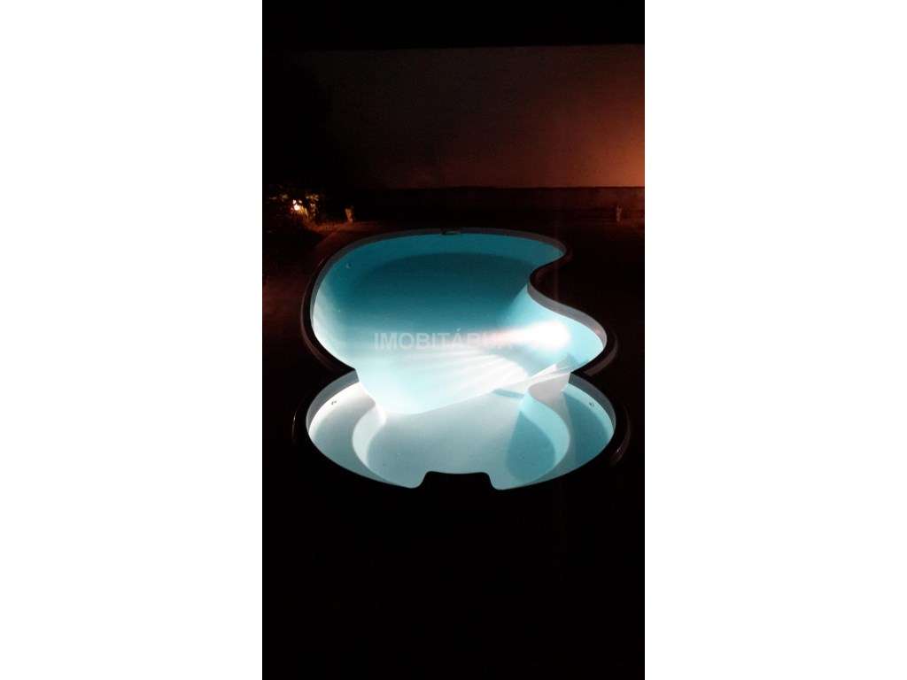 Moradia T5 com Piscina (Jacuzzi Integrado), Jardim e Churrasqueira-46