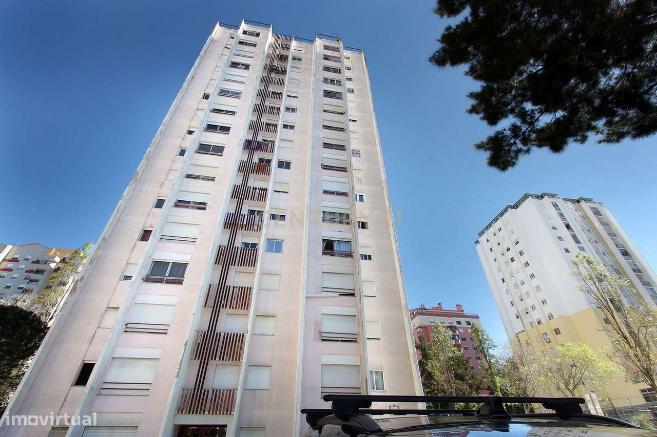 Apartamento T2 na Tapada das Mercês-16