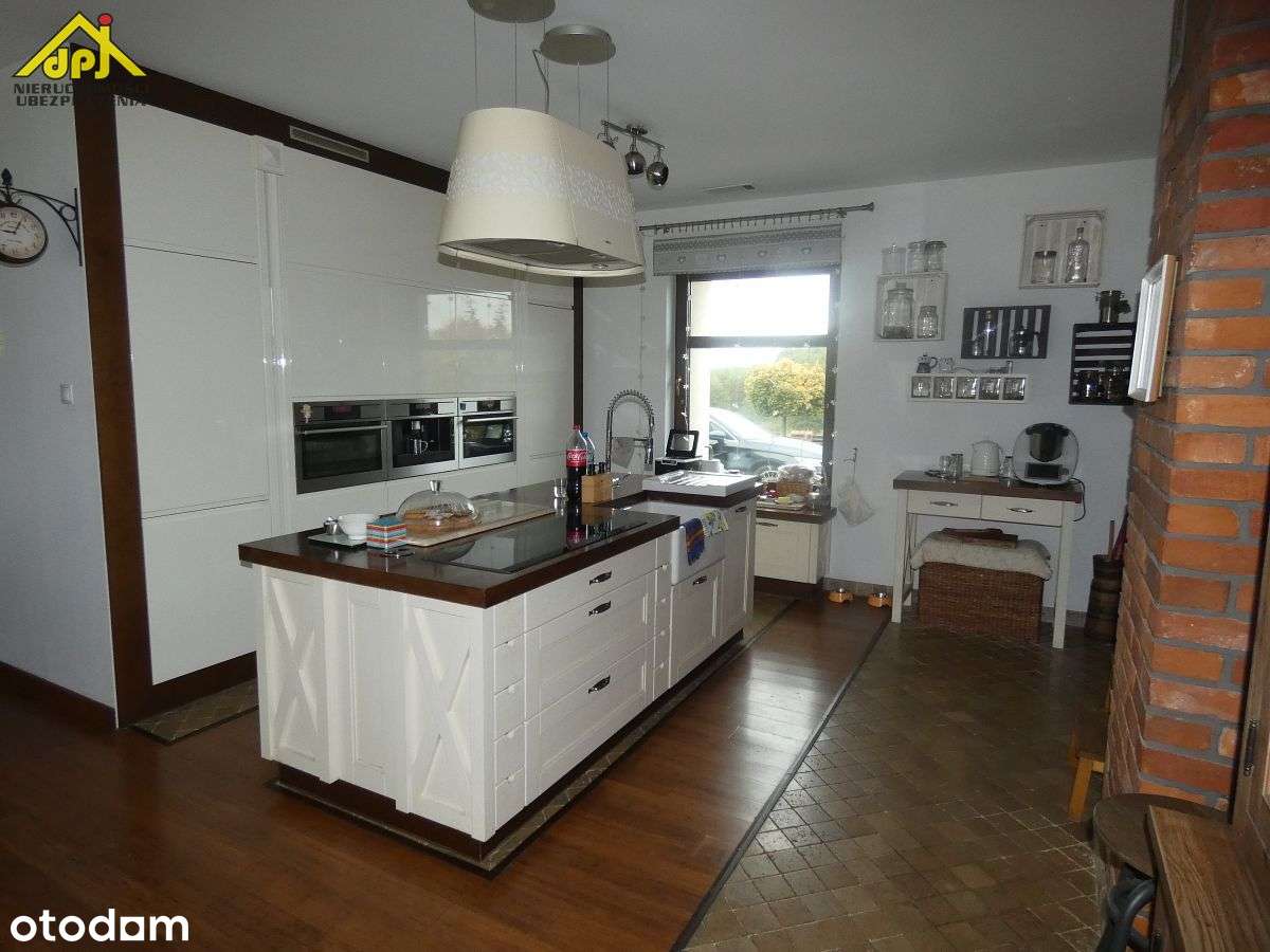 Dom jednorodzinny wolnostojący w stylu dworku-17