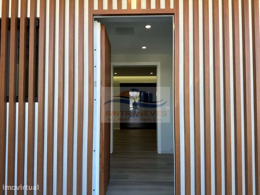 Viva com Conforto: Moradia T4 Exclusiva em Barcarena com Piscina - Grande imagem: 4/60