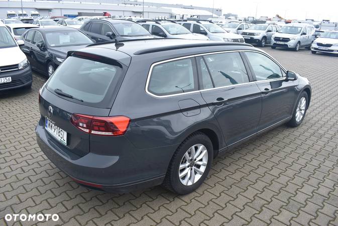 Volkswagen Passat 2.0 TDI EVO Business DSG - 32