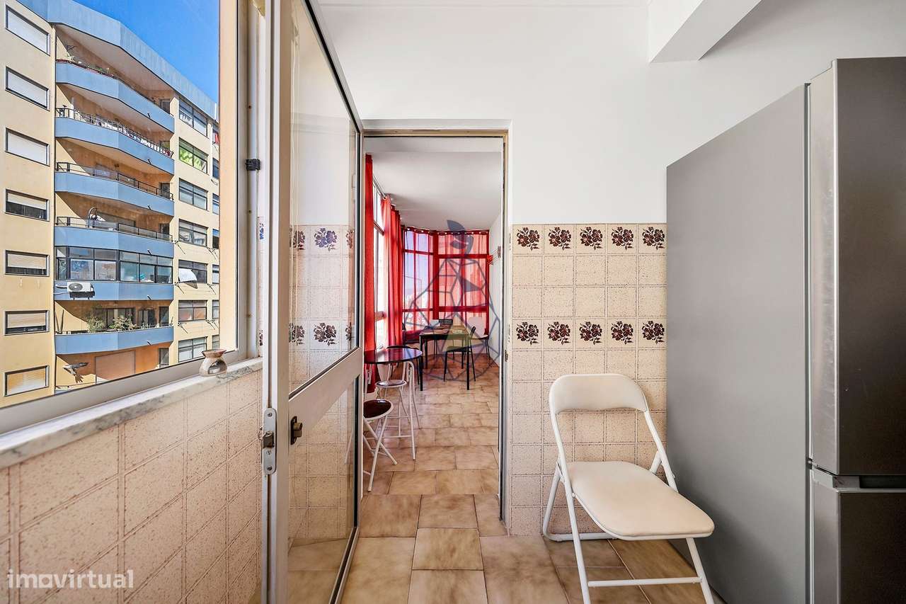 Apartamento T2 com Garagem e Elevador — Portimão-8