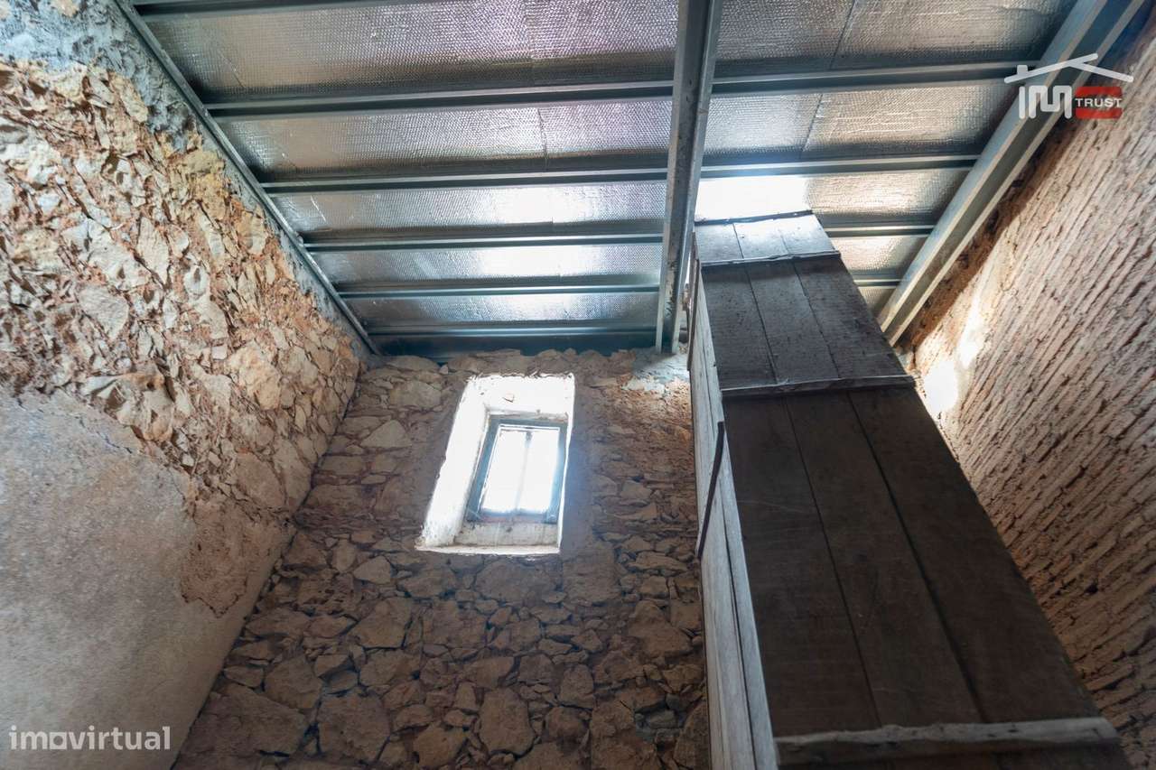 Moradia T2 com Projeto Aprovado em TOMAR já com telhado novo e isol...-17
