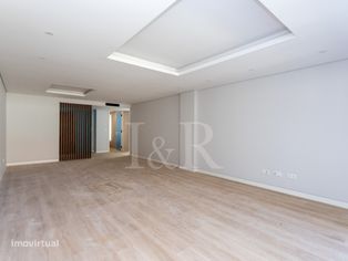 Apartamento T3 com varanda e estacionamento em Carcavelos - Grande imagem: 4/43
