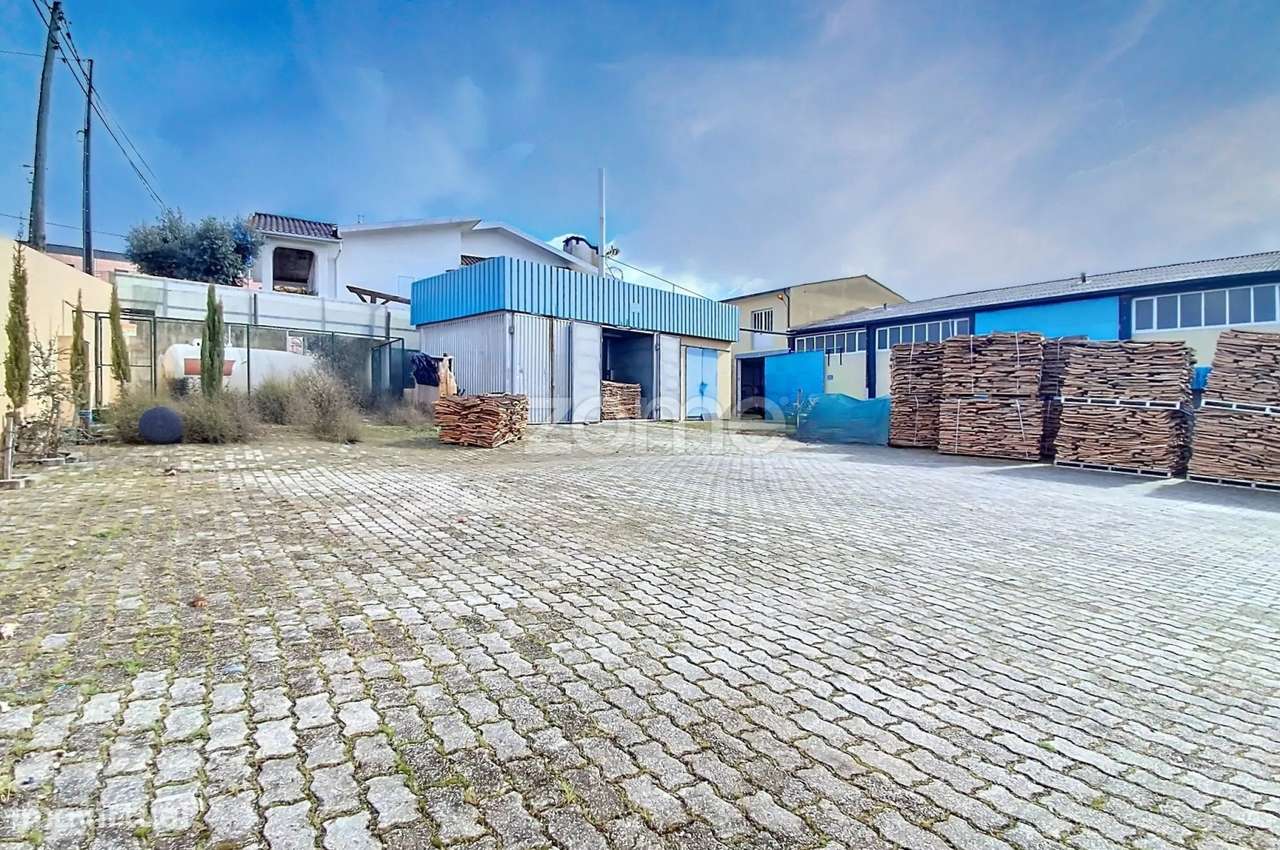 Armazém Industrial com 3.200 m² de Terreno | Acessos A1 e A29 - Grande imagem: 3/52