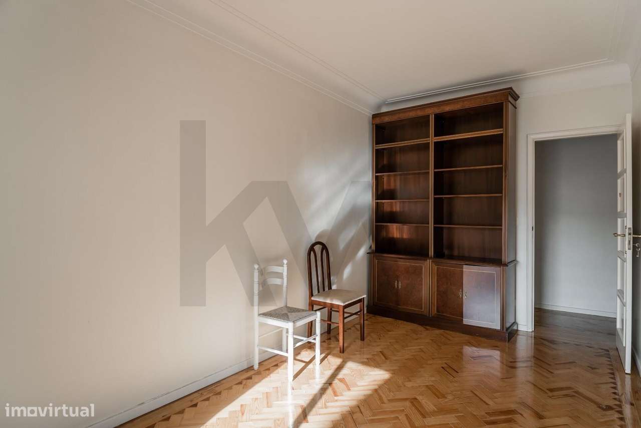 Apartamento T6 Transformado em T4, Junto à Avenida de Roma - Grande imagem: 5/15