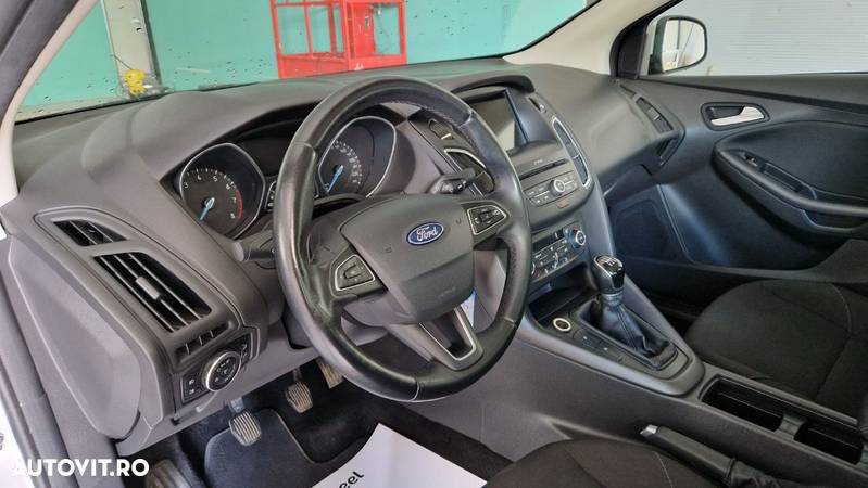 Ford Focus 1.0 EcoBoost Trend - 12