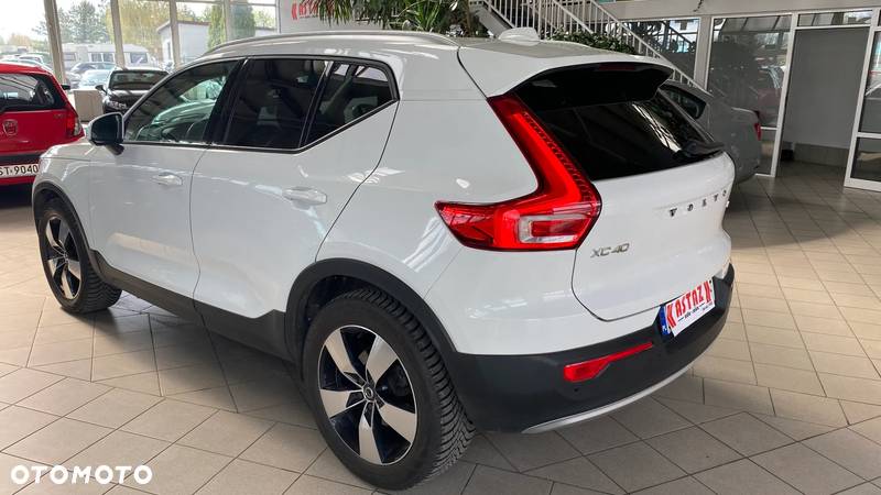 Volvo XC 40 D4 SCR AWD Momentum - 4