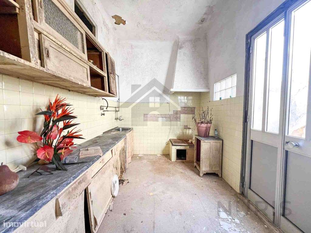 Moradia T3 com Espaço Comercial para Venda em Portimão-14