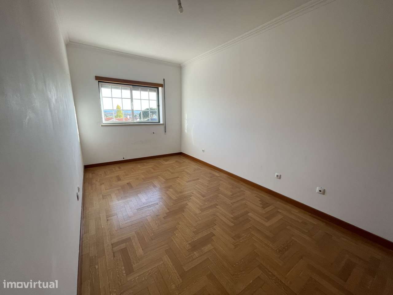 Oportunidade no Entroncamento: T3 de 165 m² com Garagem Boxe 237.000 €-10