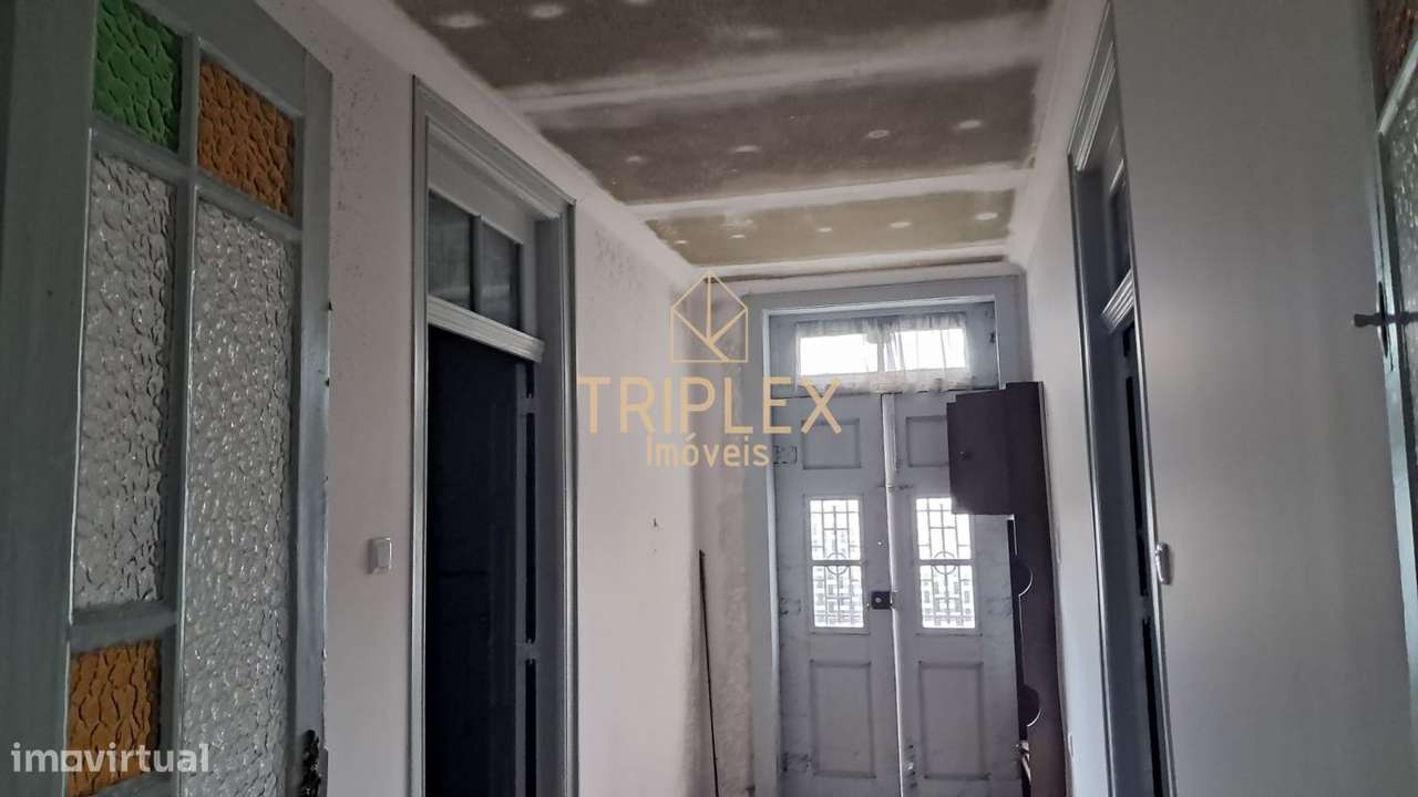 Moradia T6 para recuperar - Avª Afonso Henriques-7