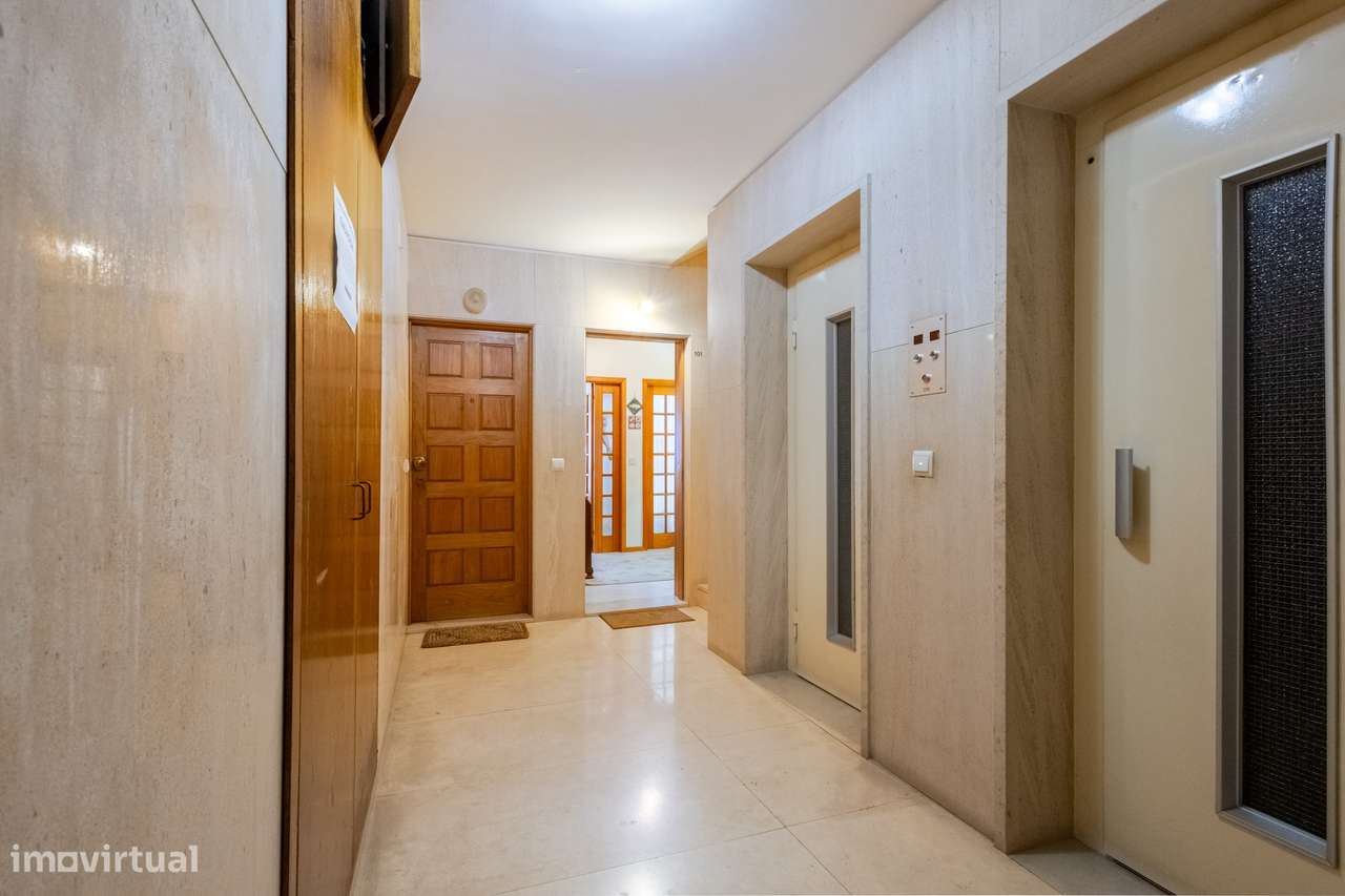Apartamento T3, prédio com elevador e garagem!-5