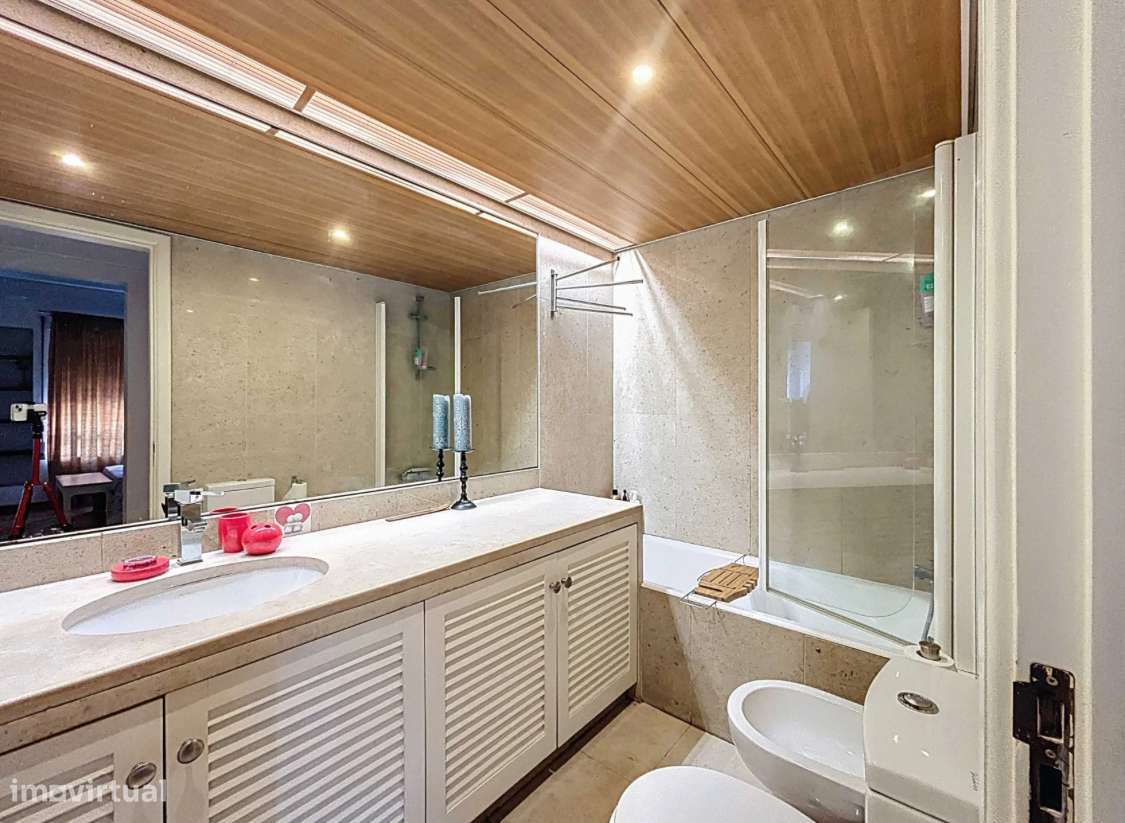 Excelente e luminoso T3, condomínio privado, garagem, Torres de Lisboa - Grande imagem: 5/12