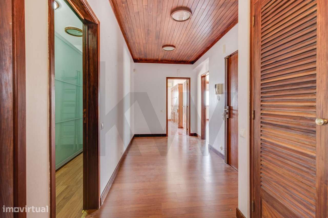 Penthouse T3 com Terraço de 165m2 , Vista Mar e Garagem-4