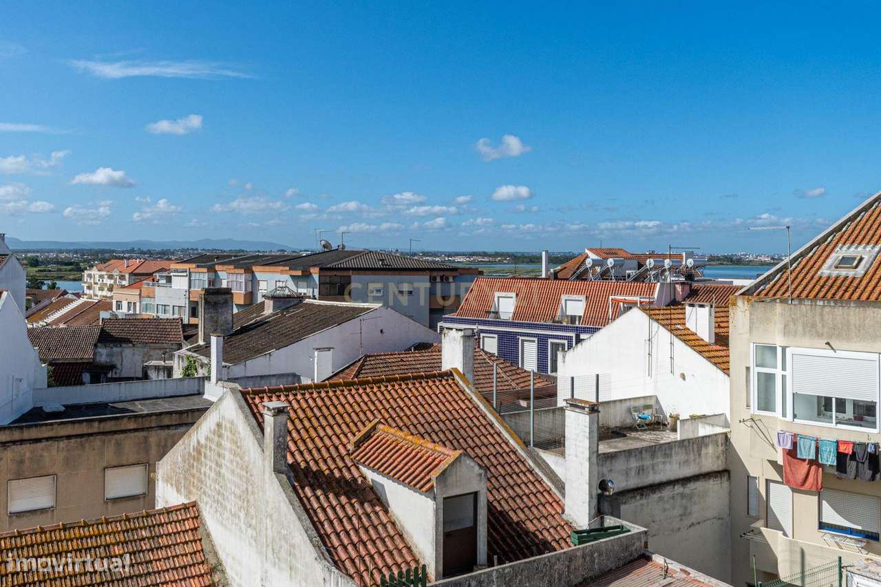 Apartamento T3 com Vista Panorâmica no Montijo-9