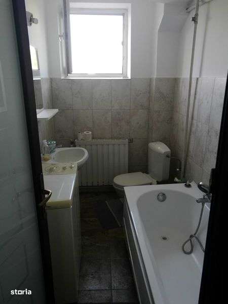 Persoana fizica, inchiriez apartament cu 2 camere in Roman. 250 euro. - Imagine principală: 5/8