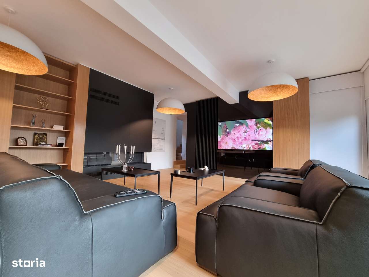 Vila Mediteraneană deosebită, amplasată într-o locație de vis, Bucium-10