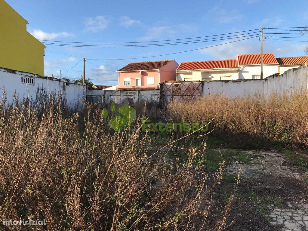 2 lotes de terreno com área de 547 m2, perto de Cadaval. ...