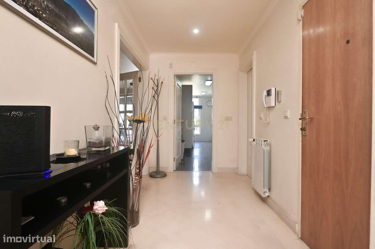 Apartamento 3 quartos, 3 WC, no centro dos Jardins da Parede, com vist-7