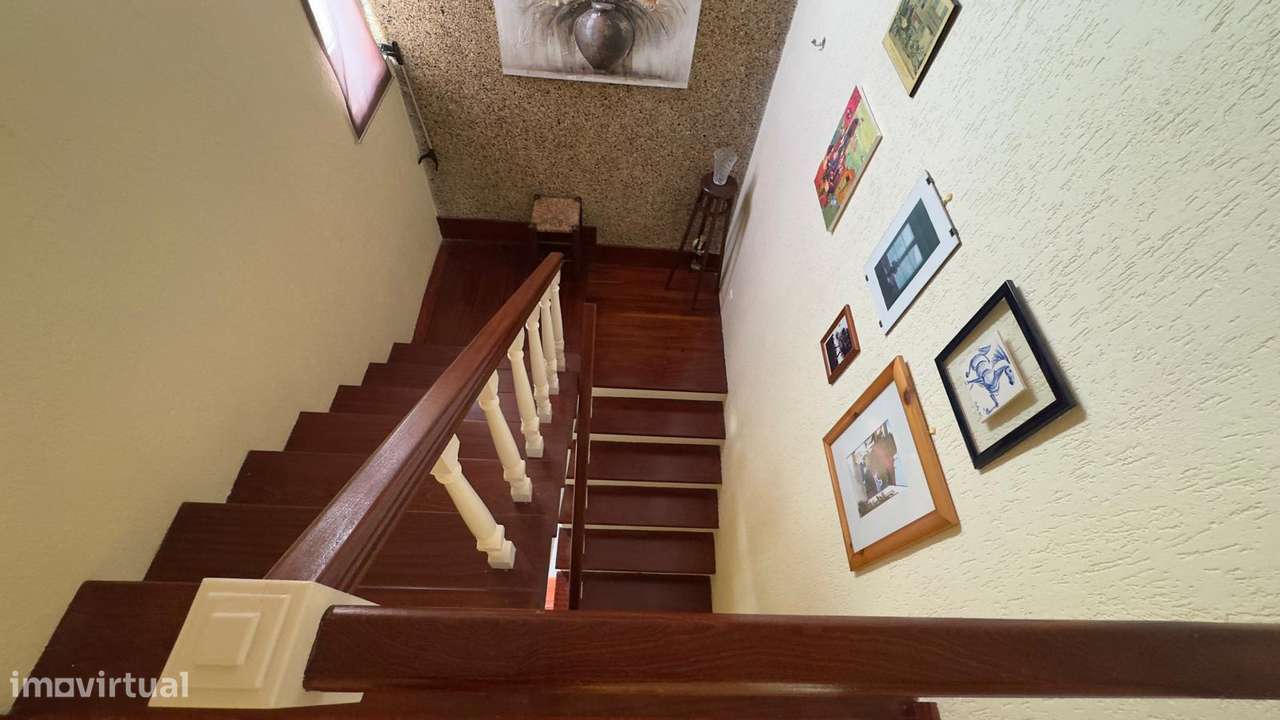 Moradia T6 - 220m2 - 3 pisos - 2 garagens - Barro - Pinheiro de Loures-19