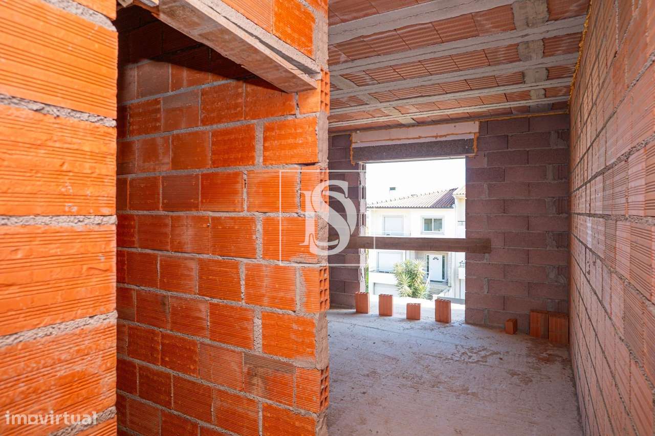 Moradia T3 por terminar | Elevado potencial de investimento-22