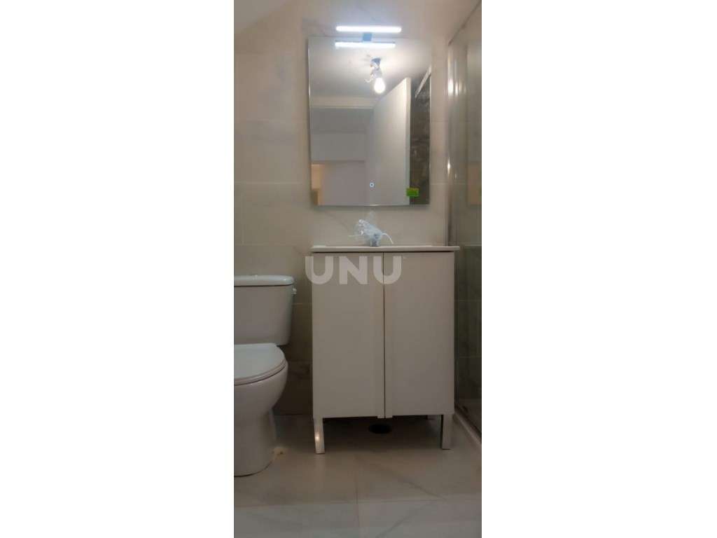 Loja com 2 pisos transformada em habitação - Laranjeiro-6