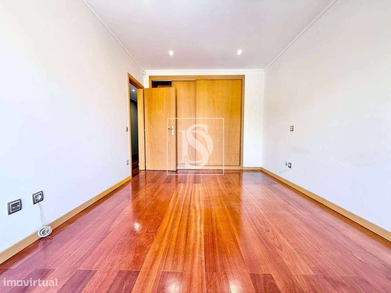 Moradia T4 de Luxo em Valongo com Jardim, Domótica e Acabamentos de Al-10