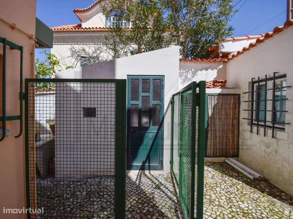 MORADIA INDEPENDENTE NO ESTORIL COM VISTA MAR-23