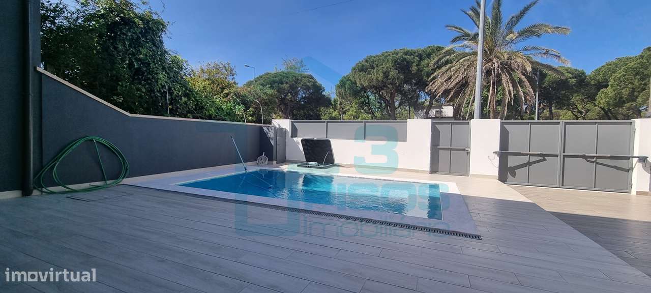 Moradia V4+1 com piscina - Costa da Caparica - Almada-16