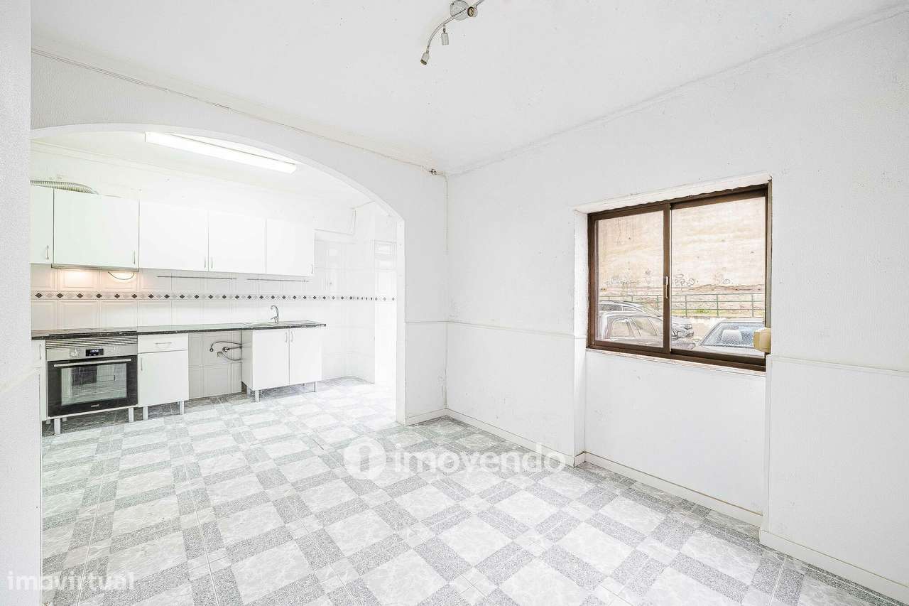 Apartamento T3 vazio, com áreas generosas, no Barreiro - Grande imagem: 3/39