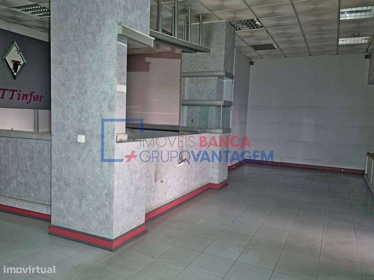 Loja 102 m² em Setúbal: Potencial Comercial ou Conversão em Habitaç... - Grande imagem: 3/19