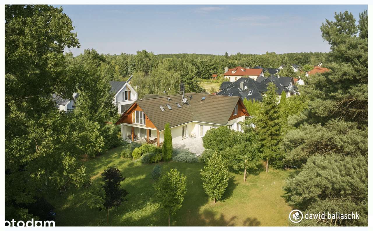 Wyjątkowy dom dwurodzinny na skraju lasu-10