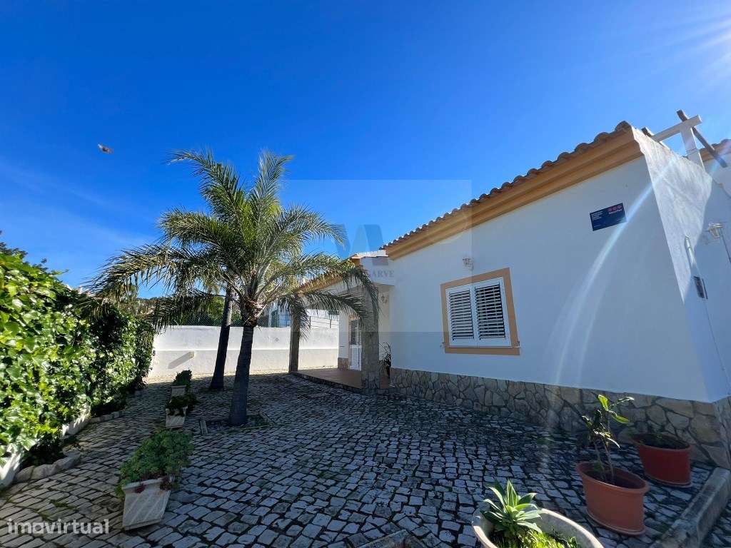 Magnífica Moradia T4 localizada em zona tranquila - Grande imagem: 4/36