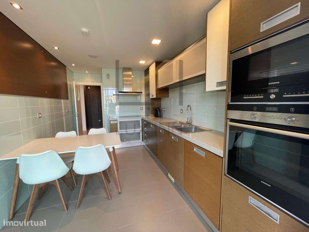 Apartamento T1, com varanda ampla e vista mar em Setúbal-14