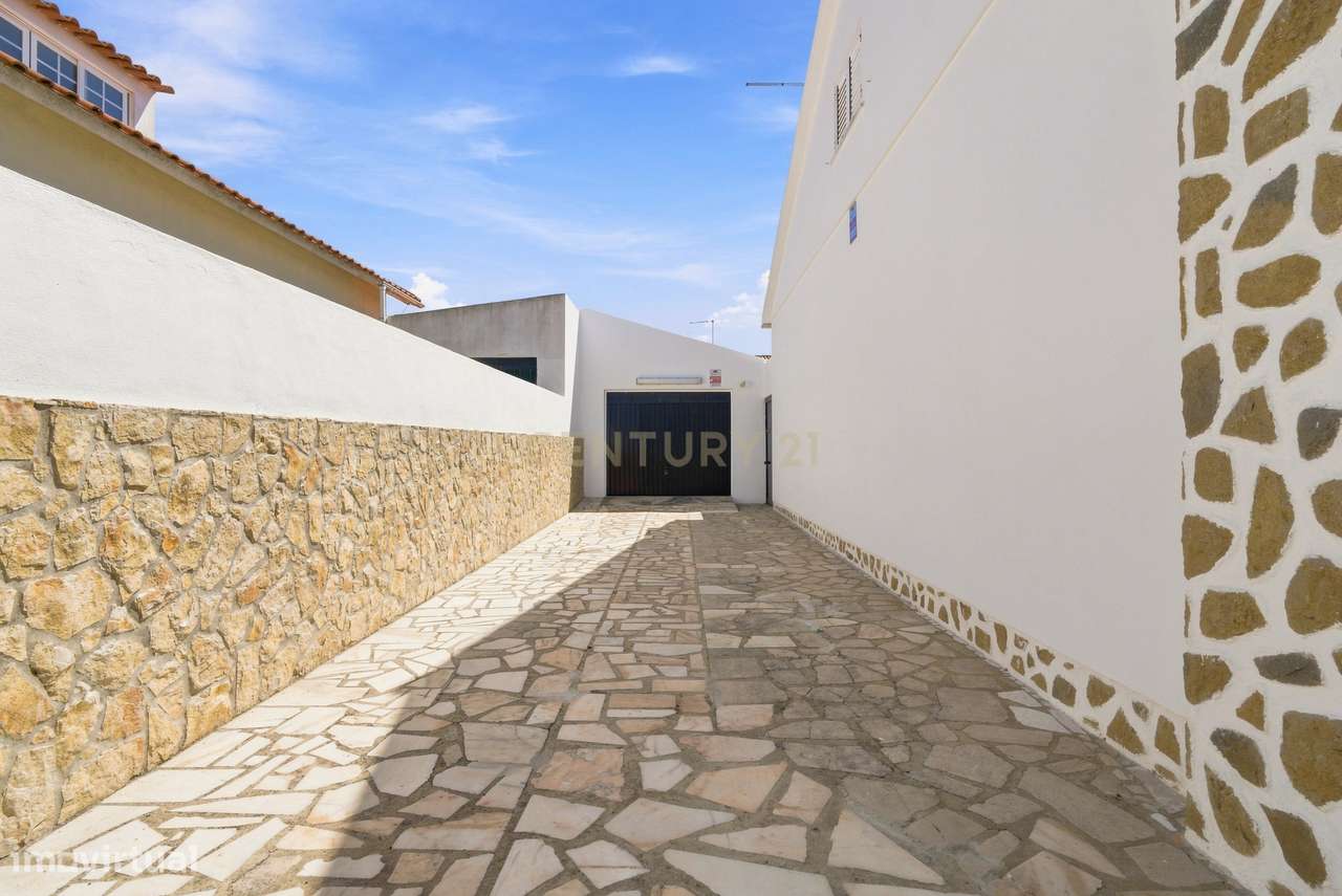 MORADIA TÉRREA T2+2 COM GARAGEM E PISCINA AQUECIDA, NA SILVEIRA, A 5 M-37