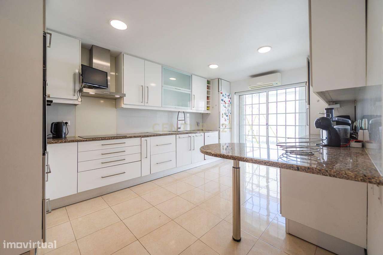 Moradia T4 com piscina-36