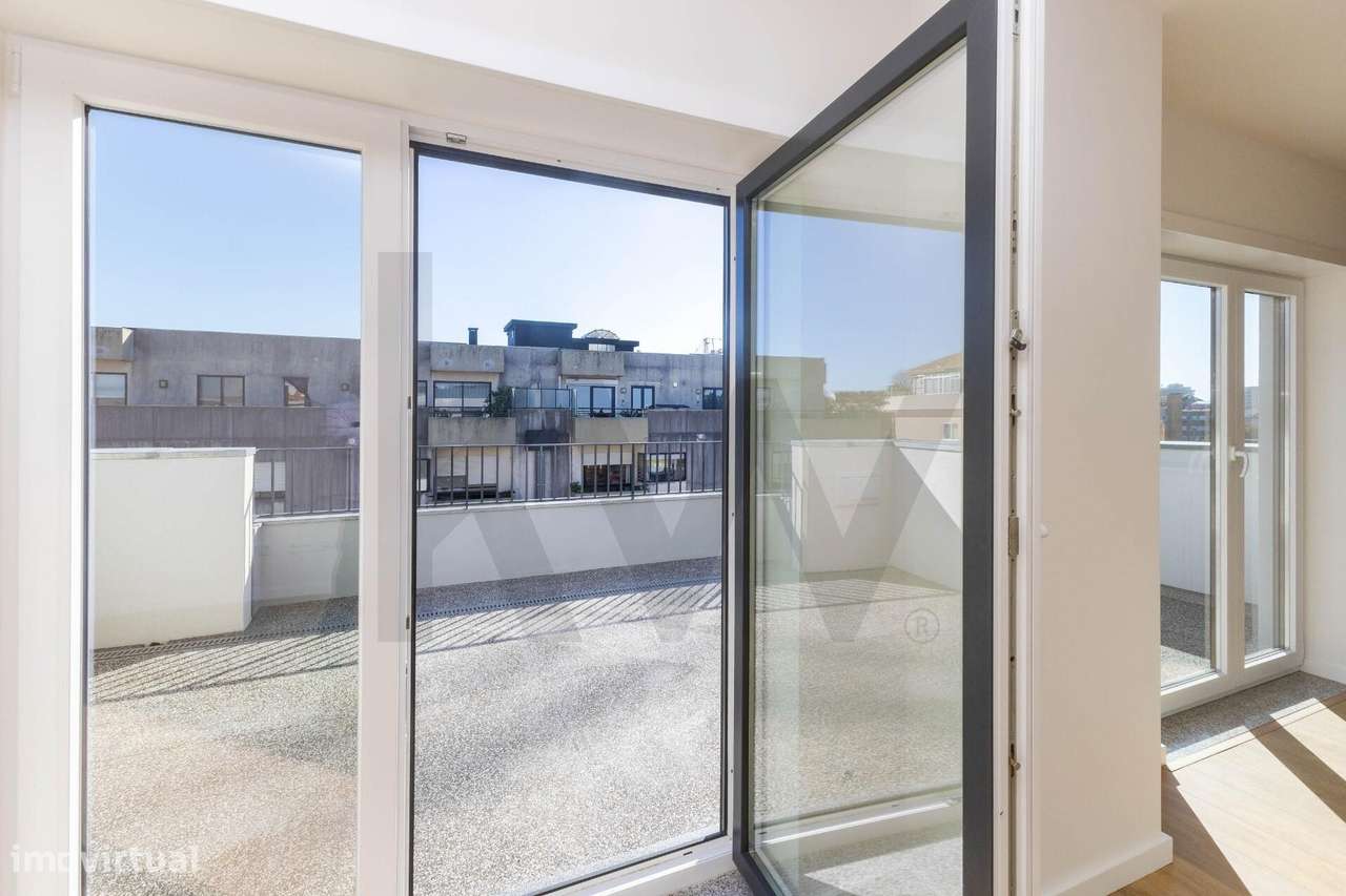 Apartamento T2 Penthouse com Terraço e Vistas Desafogadas - Grande imagem: 2/34