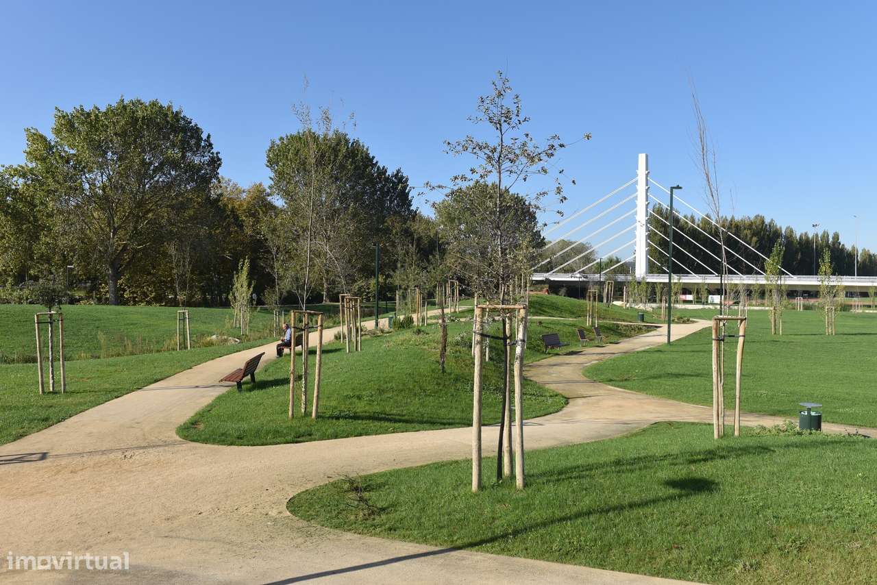 T3 – Nova Leiria (Av. 22 de Maio)  | Boas áreas | Garagem + Sótão - Grande imagem: 1/10