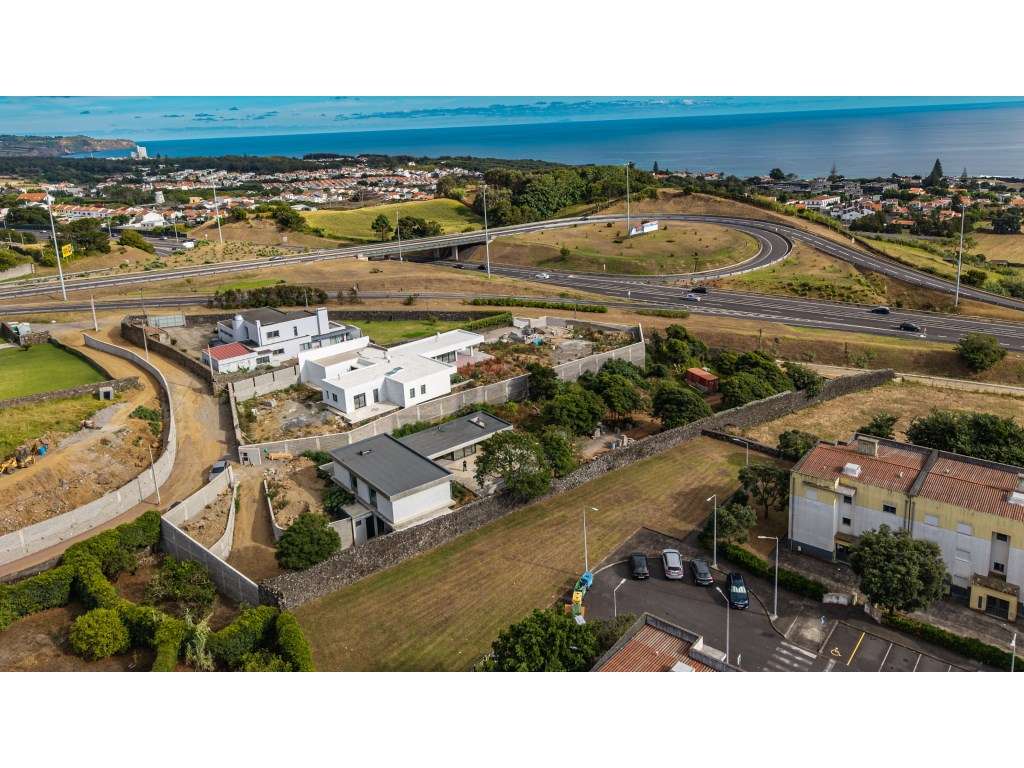 Moradia LUXURY em Betão Armado | Piscina Infinita | Vista Mar | Pon...-17