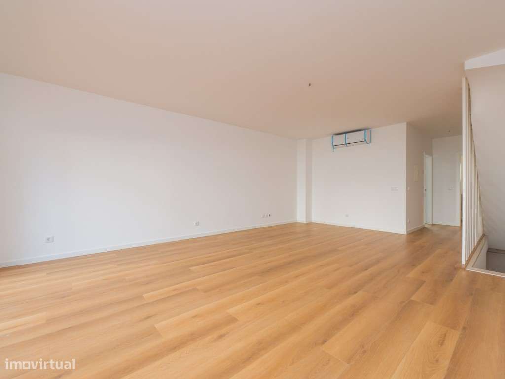 MORADIAS T2+1 e T3+1 GARAGEM E JARDIM, BELAS-13