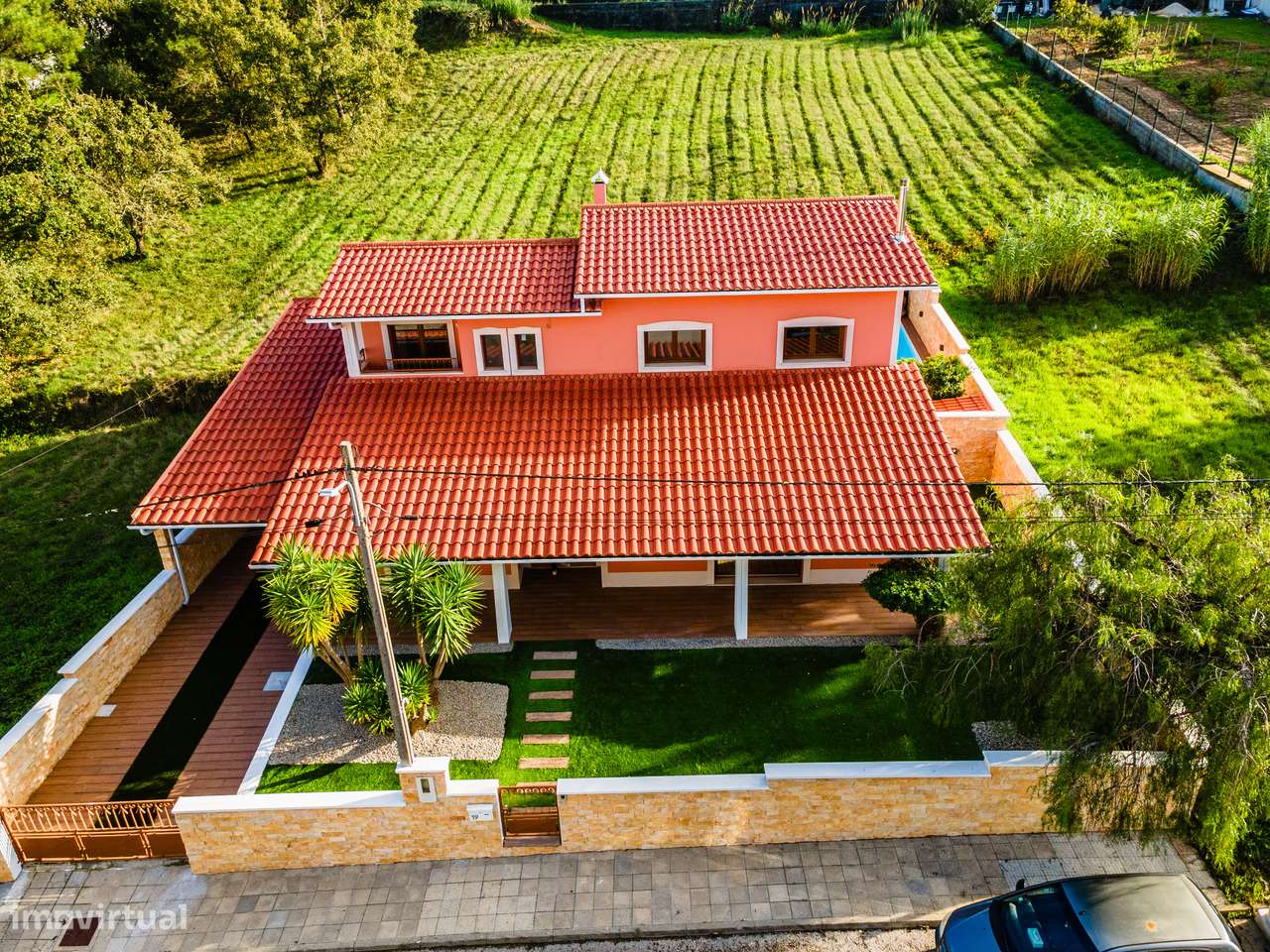 Moradia T4 renovada | Piscina Aquecida - Parceiros-8