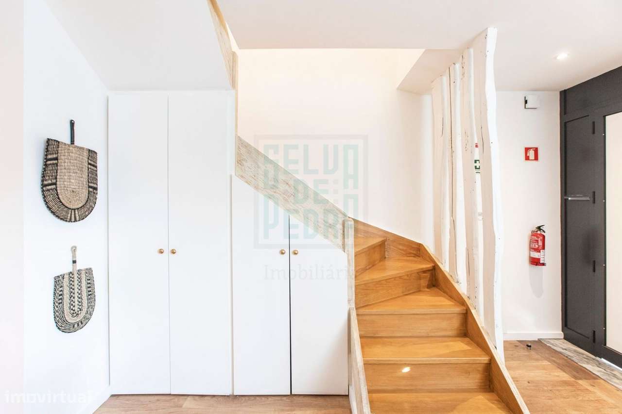 Moradia V2 mobilada e equipada para AL-10