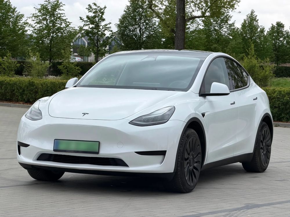 Tesla Model y 2024