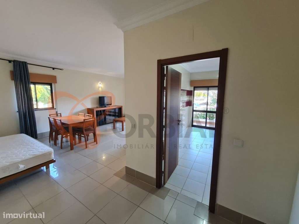 Espaçoso apartamento T1 para venda em Albufeira com piscina-8