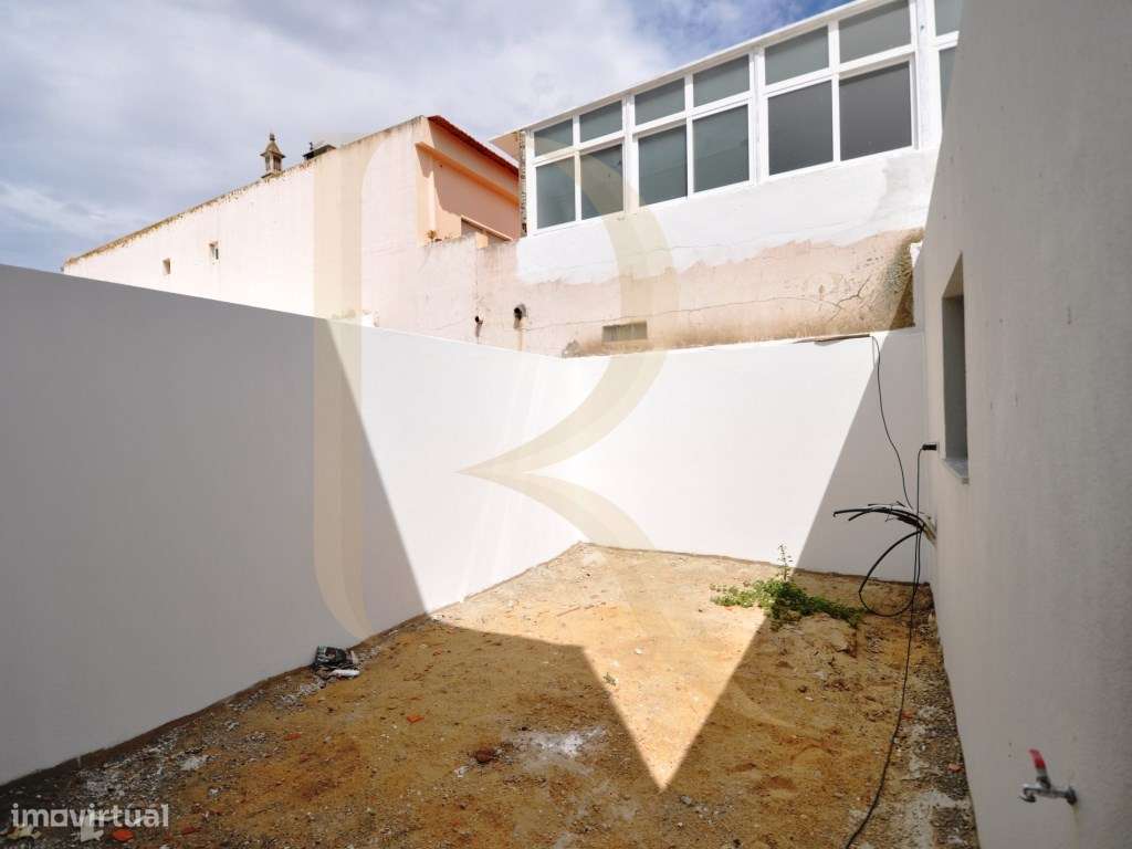 Moradia geminada nova T3 com garagem e terraço na Quinta do Conde-9