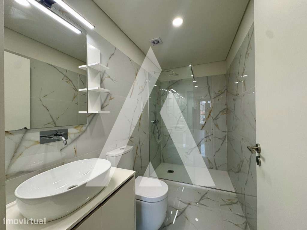 Apartamento T0 com Varanda no Centro do Porto - Grande imagem: 5/31