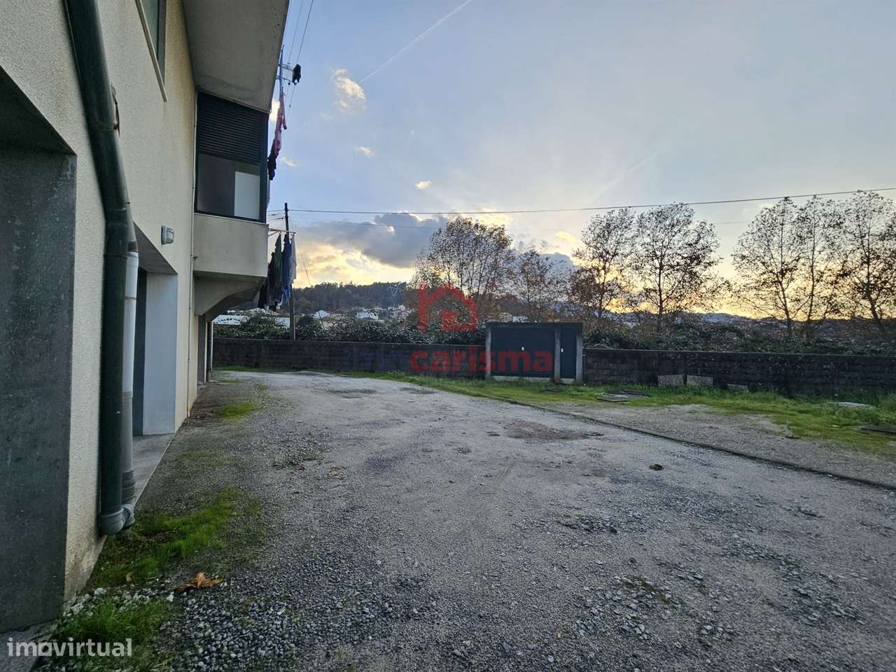 Garagem fechada com 32m2 para venda em São Salvador do Campo, Santo Ti - Grande imagem: 5/6